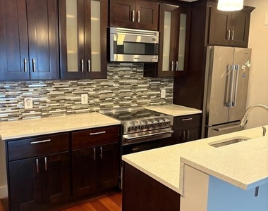4004 Edmunds Street Nw - Photo Thumbnail 4