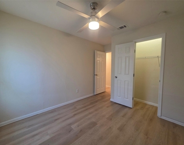 104 E Eggleston St - Photo Thumbnail 9