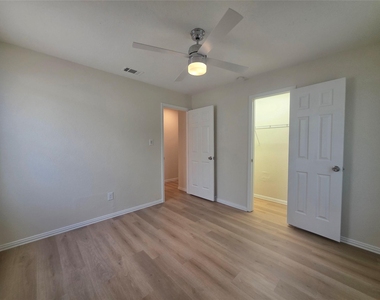 104 E Eggleston St - Photo Thumbnail 12