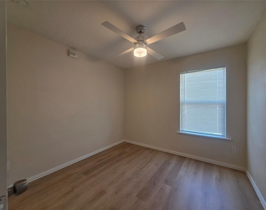 104 E Eggleston St - Photo Thumbnail 8