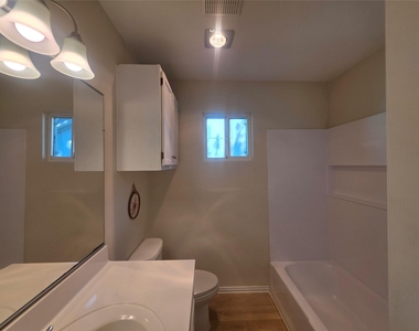 104 E Eggleston St - Photo Thumbnail 13