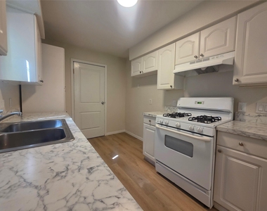 104 E Eggleston St - Photo Thumbnail 4