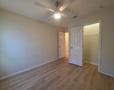 104 E Eggleston St - Photo Thumbnail 10
