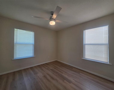 104 E Eggleston St - Photo Thumbnail 11