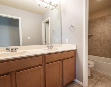 8113 Rosano St - Photo Thumbnail 25