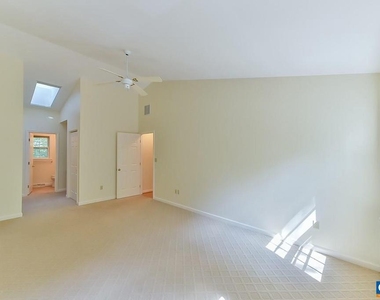 1012 Wildmere Pl - Photo Thumbnail 37