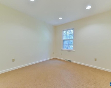 1012 Wildmere Pl - Photo Thumbnail 27
