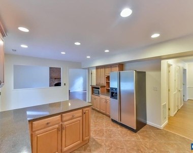 1012 Wildmere Pl - Photo Thumbnail 8