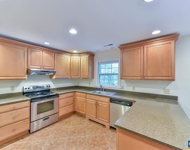 1012 Wildmere Pl - Photo Thumbnail 7
