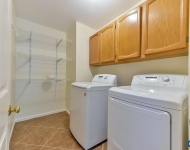 1012 Wildmere Pl - Photo Thumbnail 10