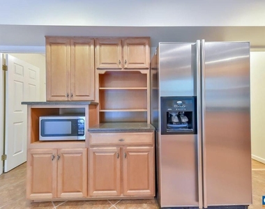 1012 Wildmere Pl - Photo Thumbnail 9