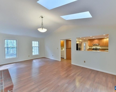 1012 Wildmere Pl - Photo Thumbnail 16