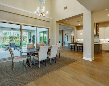 511 Woodside Ter - Photo Thumbnail 4