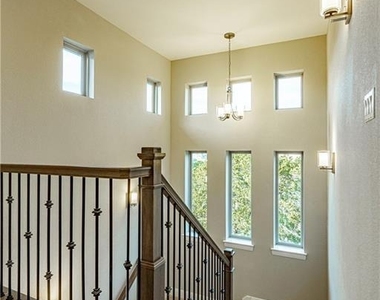 511 Woodside Ter - Photo Thumbnail 10