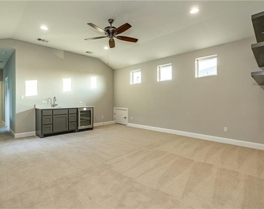 511 Woodside Ter - Photo Thumbnail 11