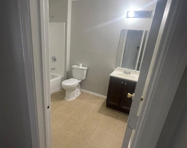 5309 Woodland Oaks Ct - Photo Thumbnail 9