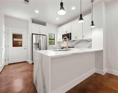 115 Havana St - Photo Thumbnail 6