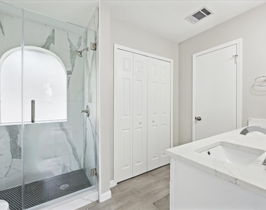 12804 Humphrey Dr - Photo Thumbnail 6
