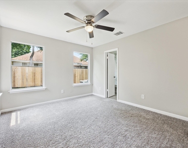 12804 Humphrey Dr - Photo Thumbnail 5