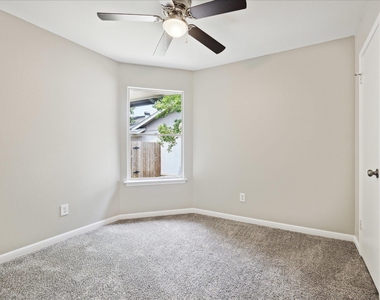 12804 Humphrey Dr - Photo Thumbnail 7