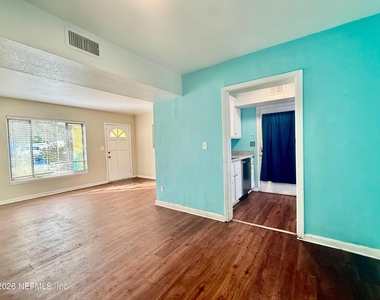 7118 Pellias Road - Photo Thumbnail 7