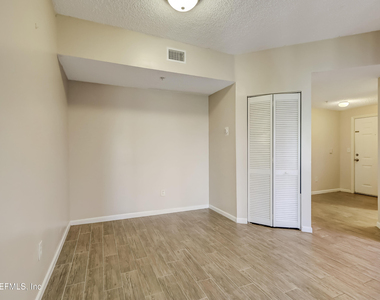 3015 Aqua Vista Lane - Photo Thumbnail 17
