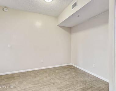 3015 Aqua Vista Lane - Photo Thumbnail 16