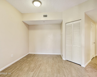 3015 Aqua Vista Lane - Photo Thumbnail 18