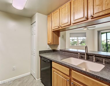 3015 Aqua Vista Lane - Photo Thumbnail 5