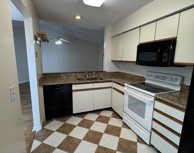 8550 Goldeneye Lane - Photo Thumbnail 8