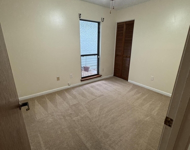 8550 Goldeneye Lane - Photo Thumbnail 13