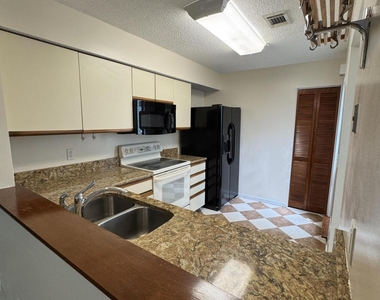 8550 Goldeneye Lane - Photo Thumbnail 7