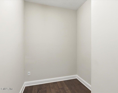 80 Oyster Bay Way - Photo Thumbnail 17