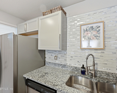 5327 Lexington Avenue - Photo Thumbnail 14