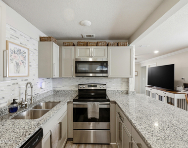 5327 Lexington Avenue - Photo Thumbnail 13