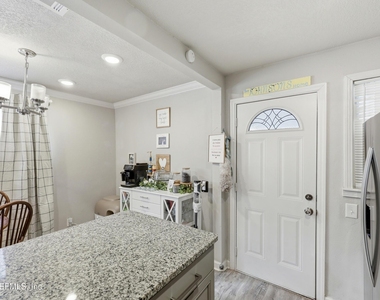 5327 Lexington Avenue - Photo Thumbnail 15