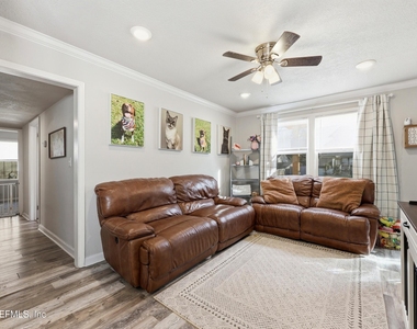 5327 Lexington Avenue - Photo Thumbnail 5