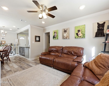 5327 Lexington Avenue - Photo Thumbnail 4