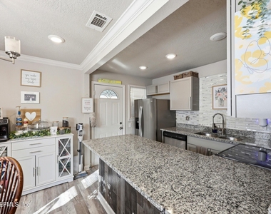 5327 Lexington Avenue - Photo Thumbnail 10