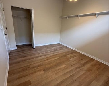 256 Kingston Drive - Photo Thumbnail 16