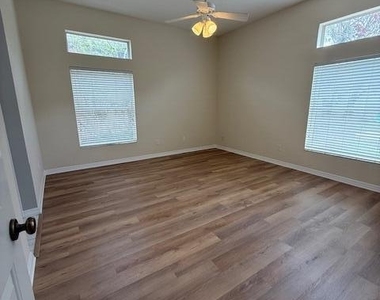 256 Kingston Drive - Photo Thumbnail 21