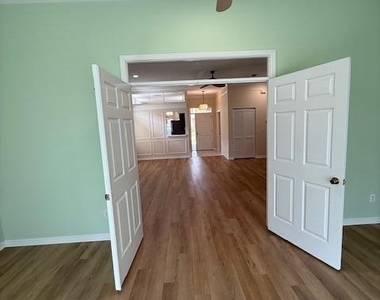256 Kingston Drive - Photo Thumbnail 7