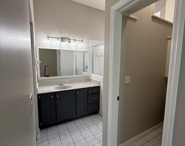 256 Kingston Drive - Photo Thumbnail 24