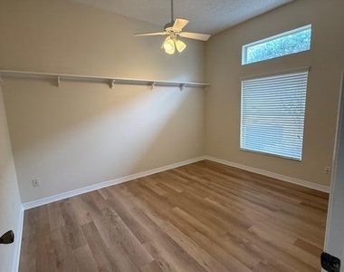 256 Kingston Drive - Photo Thumbnail 6