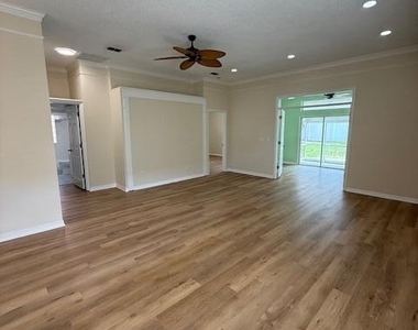 256 Kingston Drive - Photo Thumbnail 2