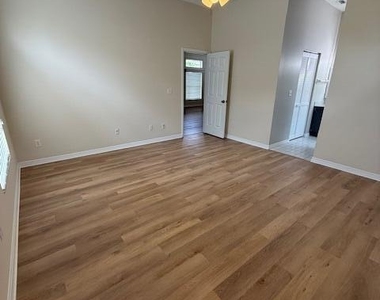 256 Kingston Drive - Photo Thumbnail 22