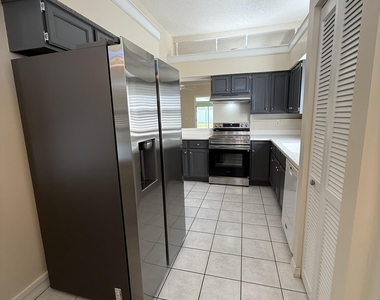 256 Kingston Drive - Photo Thumbnail 11
