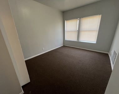 71 E 69th Street - Photo Thumbnail 2