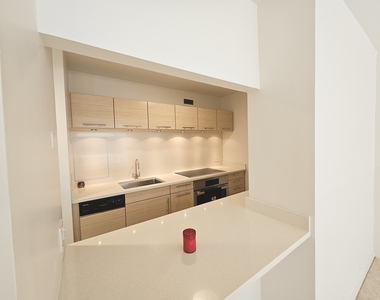 535 N Michigan Avenue - Photo Thumbnail 5