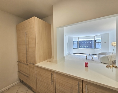 535 N Michigan Avenue - Photo Thumbnail 7